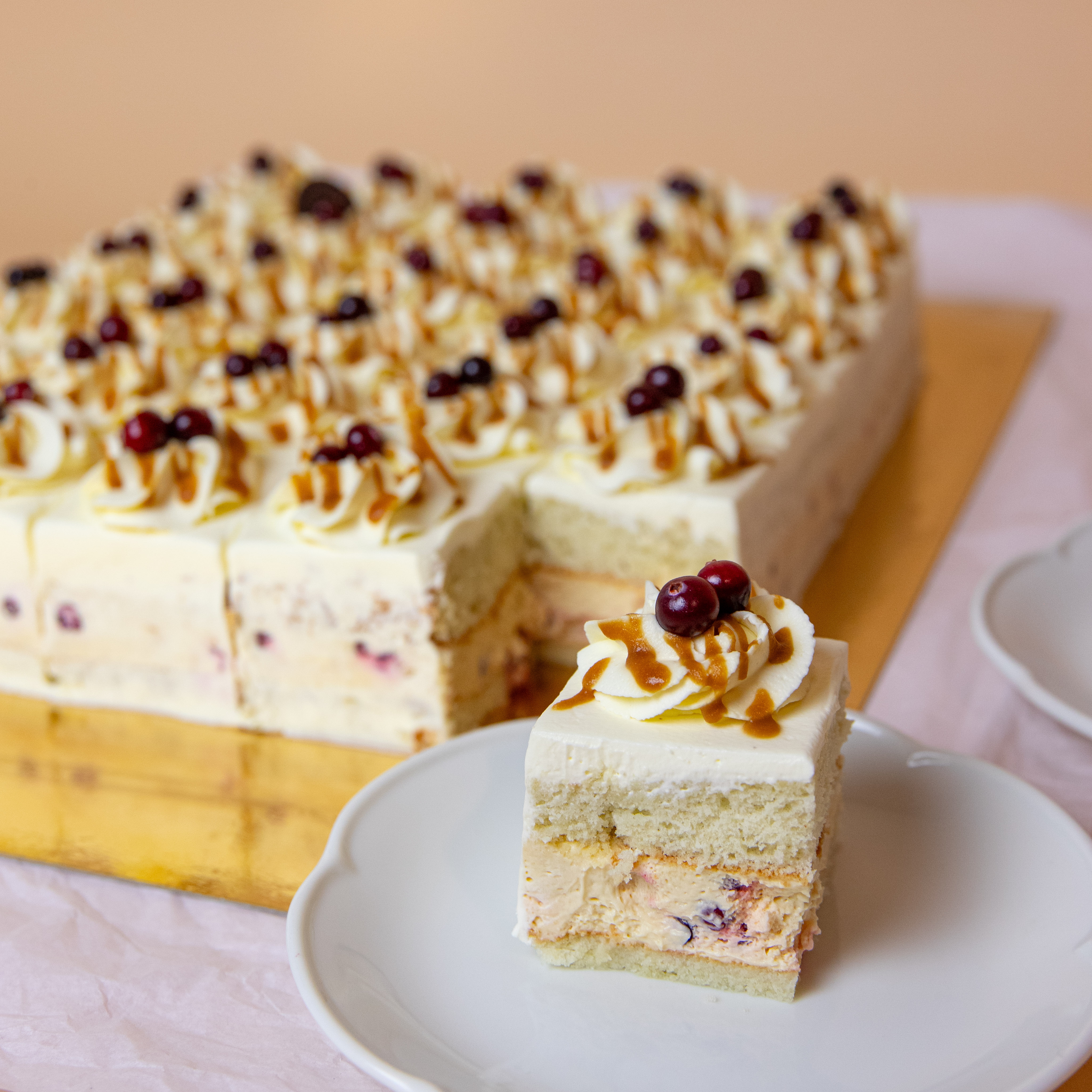 Leivoskakku Puolukka-kinuski L G